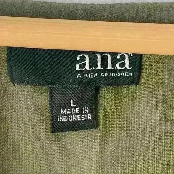 NWT ANA Green Tan Black Short Sleeved Scooped Embellished Neck Blouse Size Large - Picture 11 of 11